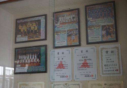 1.28職員玄関模様替え