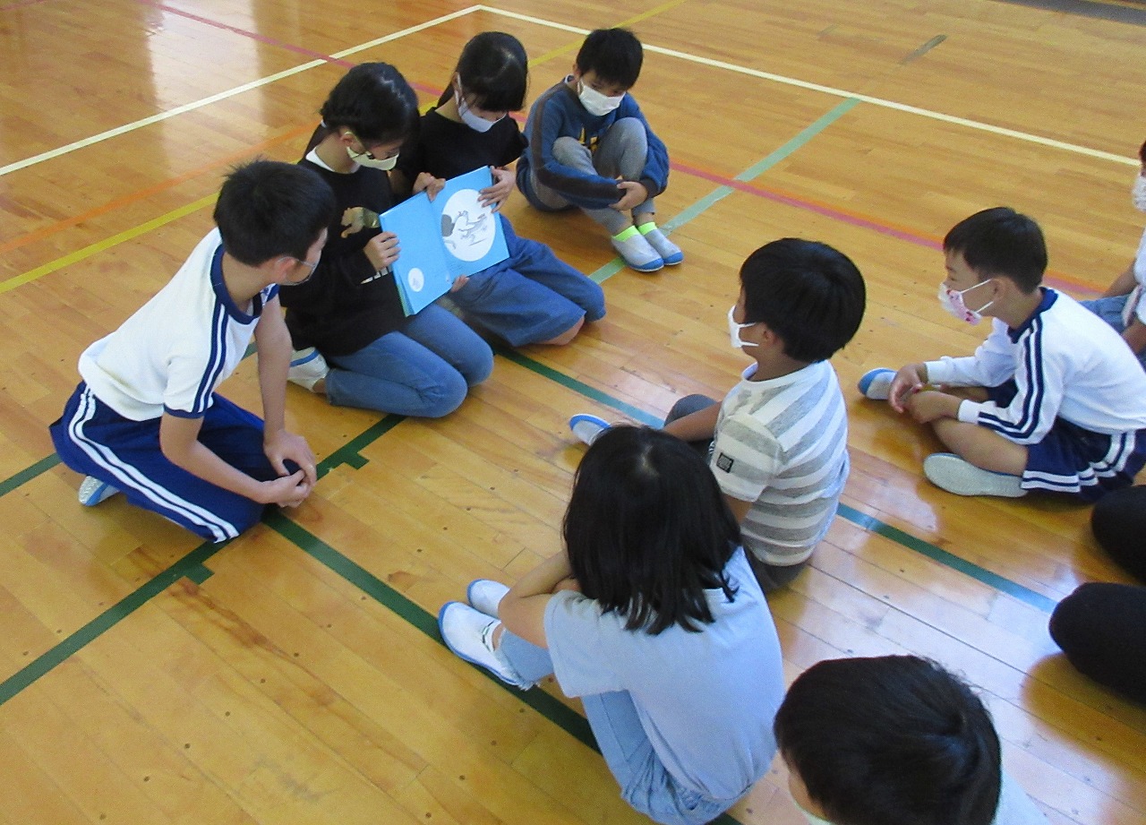 3年生が1年生に読み聞かせをしました。 | 可児市立土田小学校