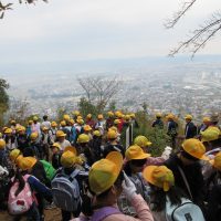 11月22日(金)　3年生　鳩吹山登山