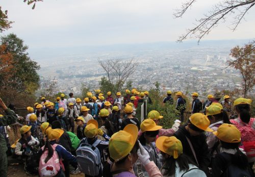 11月22日(金)　3年生　鳩吹山登山