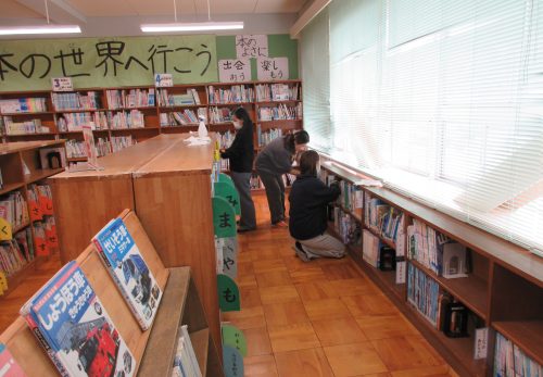 12月18日(水)　図書館清掃　ボランティアに