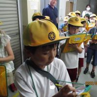スーパーオークワを見学（3年生）