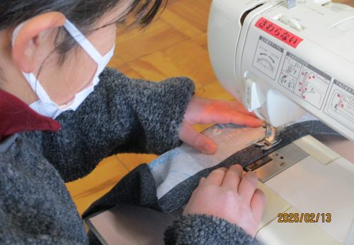 ミシンを使ってエプロンを作ろう（５年生）