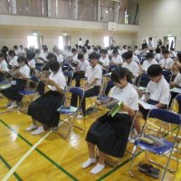 真剣に話を聞きました。