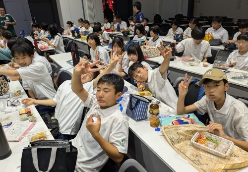 只今、昼食中（阿納研修③）