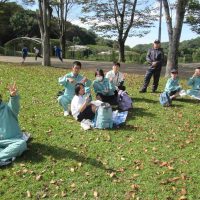 秋晴れのもとで…