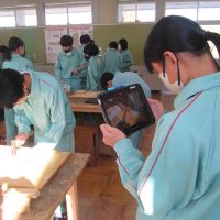 トン、トン、トン、トン！