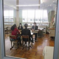 三者懇談始まる