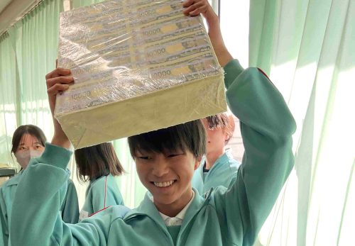 １億円をもってみました