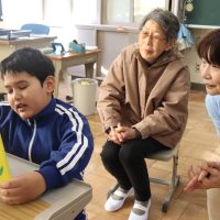 今日はサークルのみなさん📕