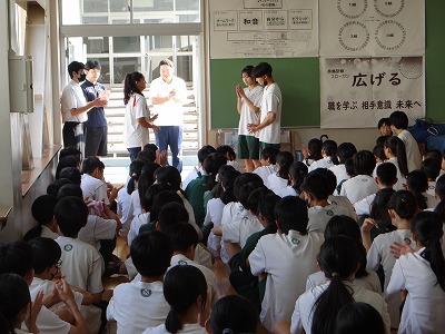 ２年生　学年集会　転入生，教育実習生紹介