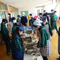 ４月１６日（水）　給食配膳