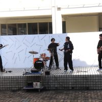 １１月１７日（月）　職員もワクワク！バンド演奏披露！