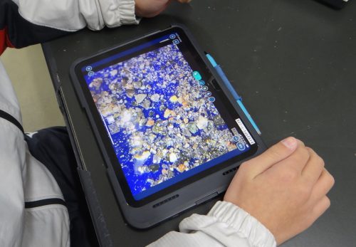 ２月１３日（金）　　   岩石の授業